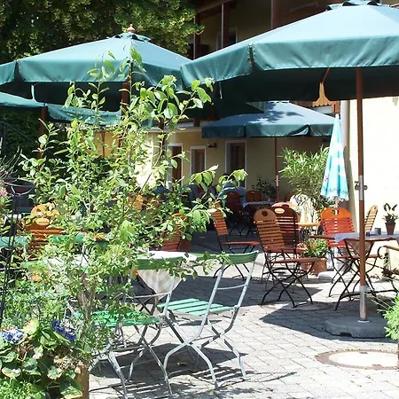 - Zur Post Guest house 3*