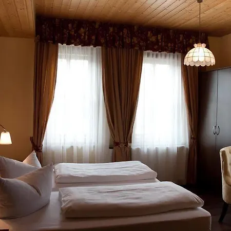 - Zur Post Guest house 3*